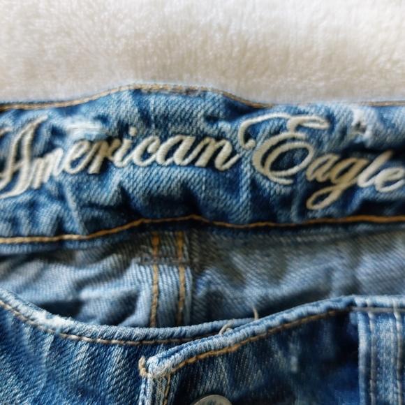 AEO Distressed Cut-Off Shorts - Picture 9 of 13